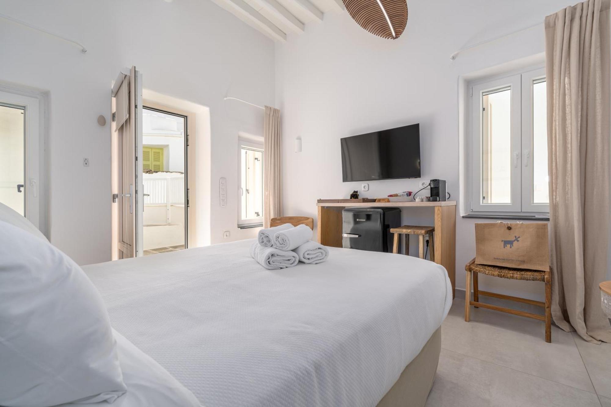 Rabagas Suites - In The Heart Of Sifnos アポロニア エクステリア 写真
